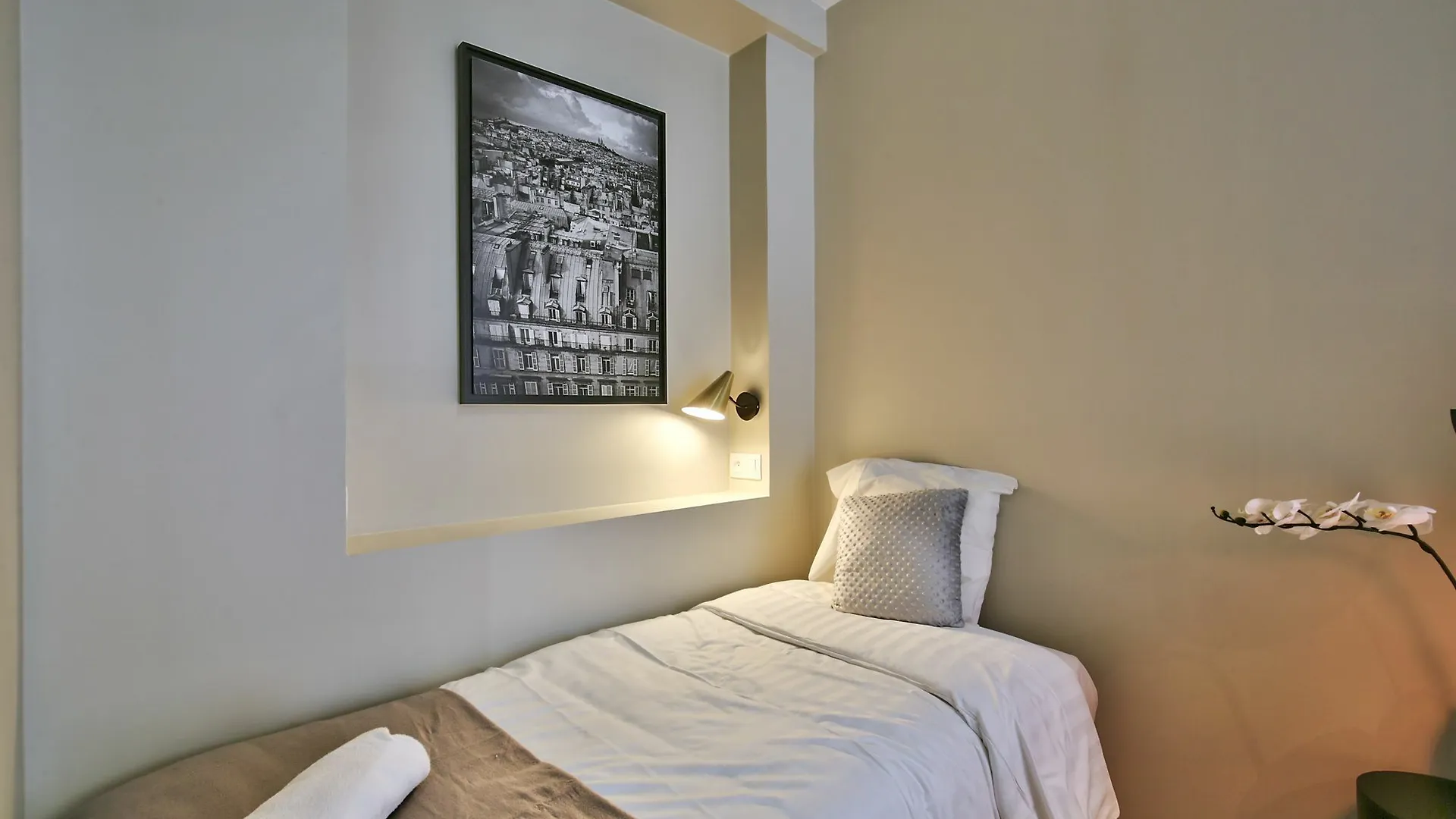 70 - Authentic Parisian Flat * Parijs