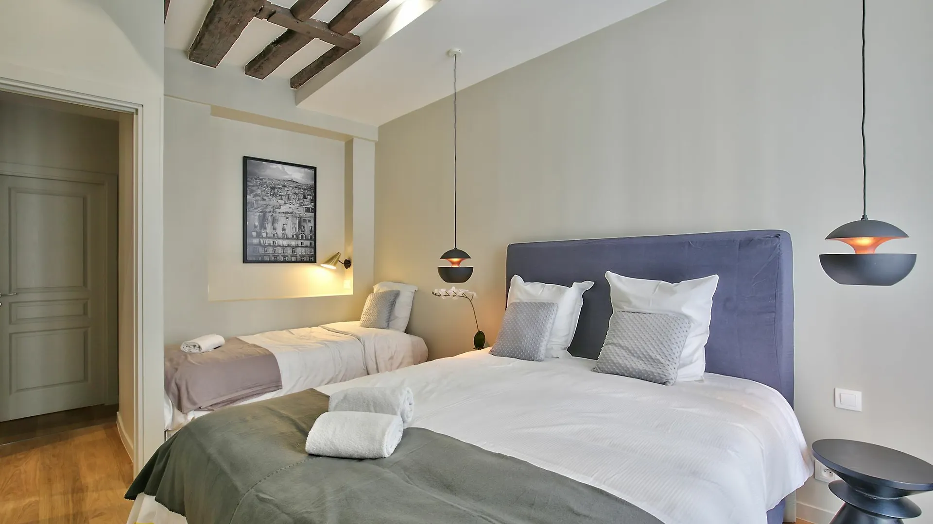 70 - Authentic Parisian Flat Appartement Parijs