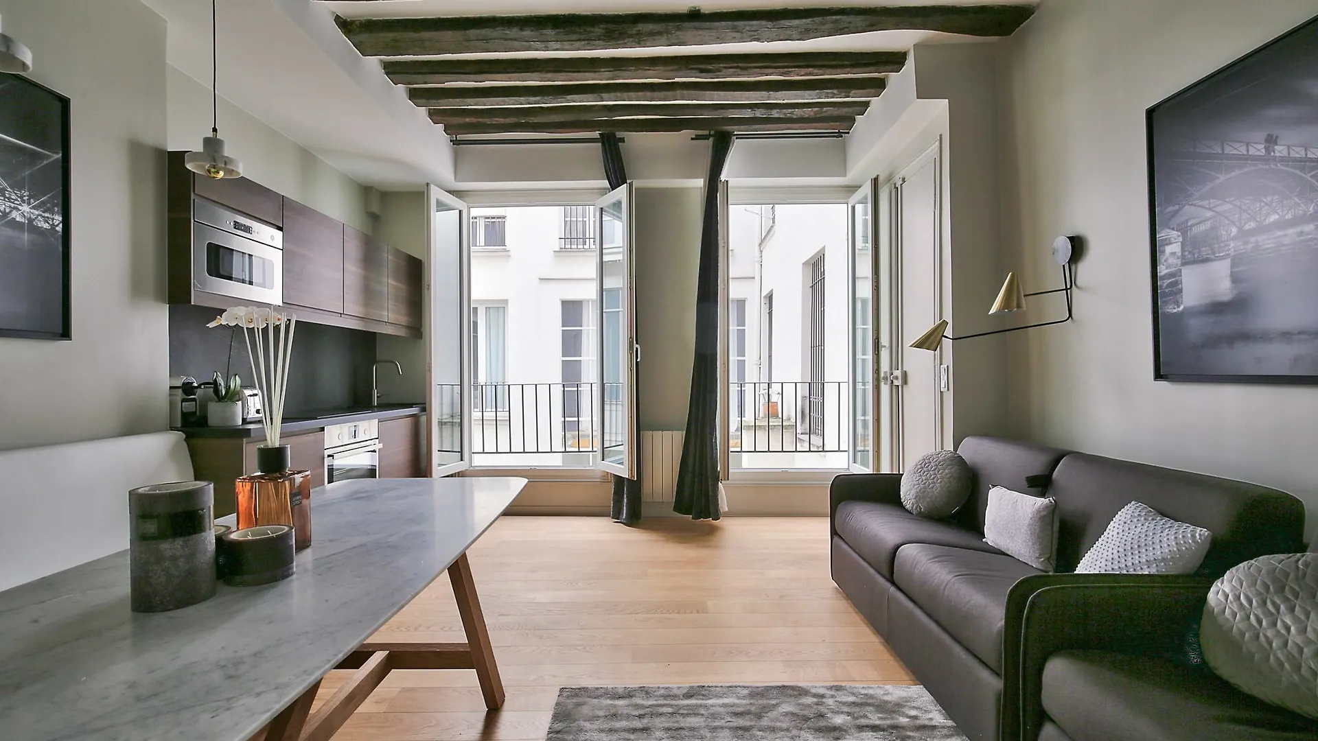 70 - Authentic Parisian Flat Appartement Parijs