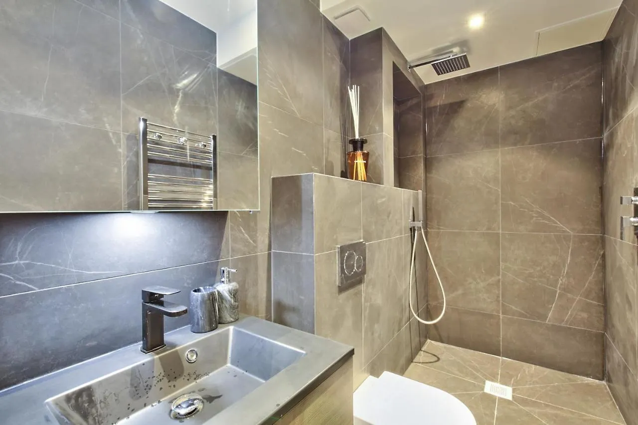 70 - Authentic Parisian Flat Apartment *
