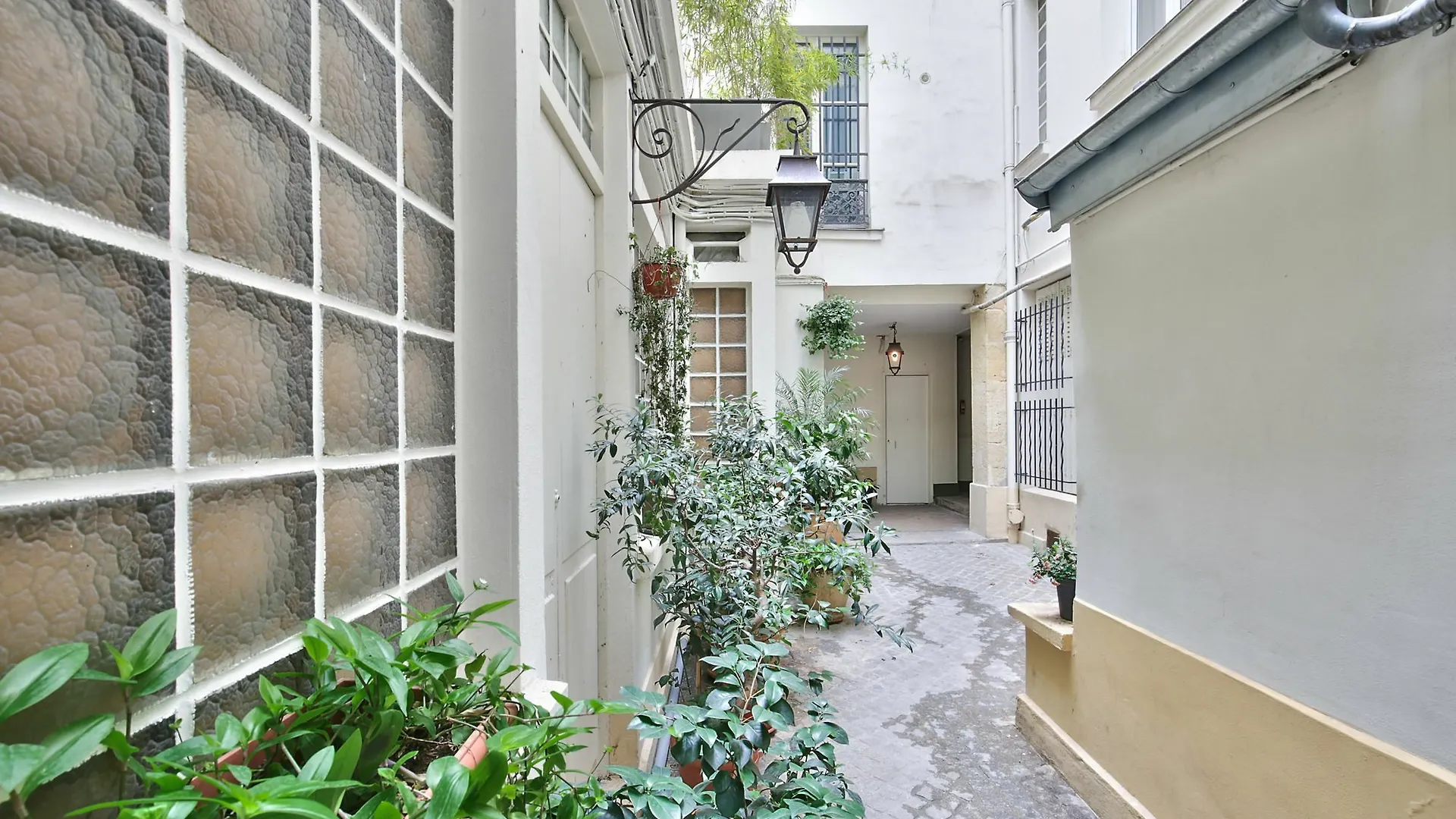 70 - Authentic Parisian Flat * パリ